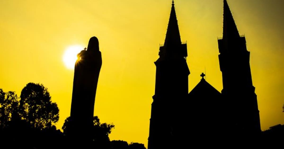 Latin liturgi lockar unga katoliker i Vietnam