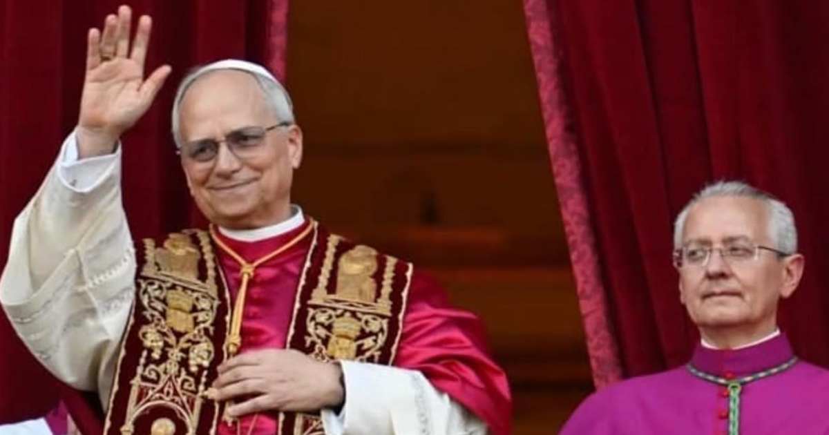 Mozzettan åter i påvens ceremoniella klädsel