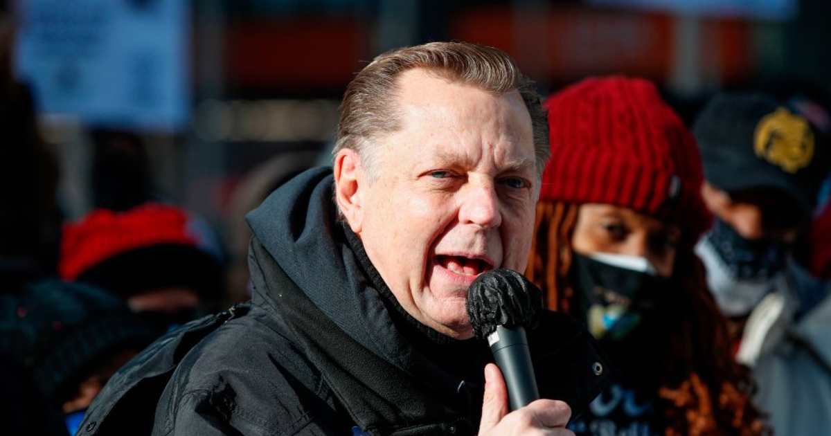 Chicago-präst återgår i tjänst efter övergreppsutredning