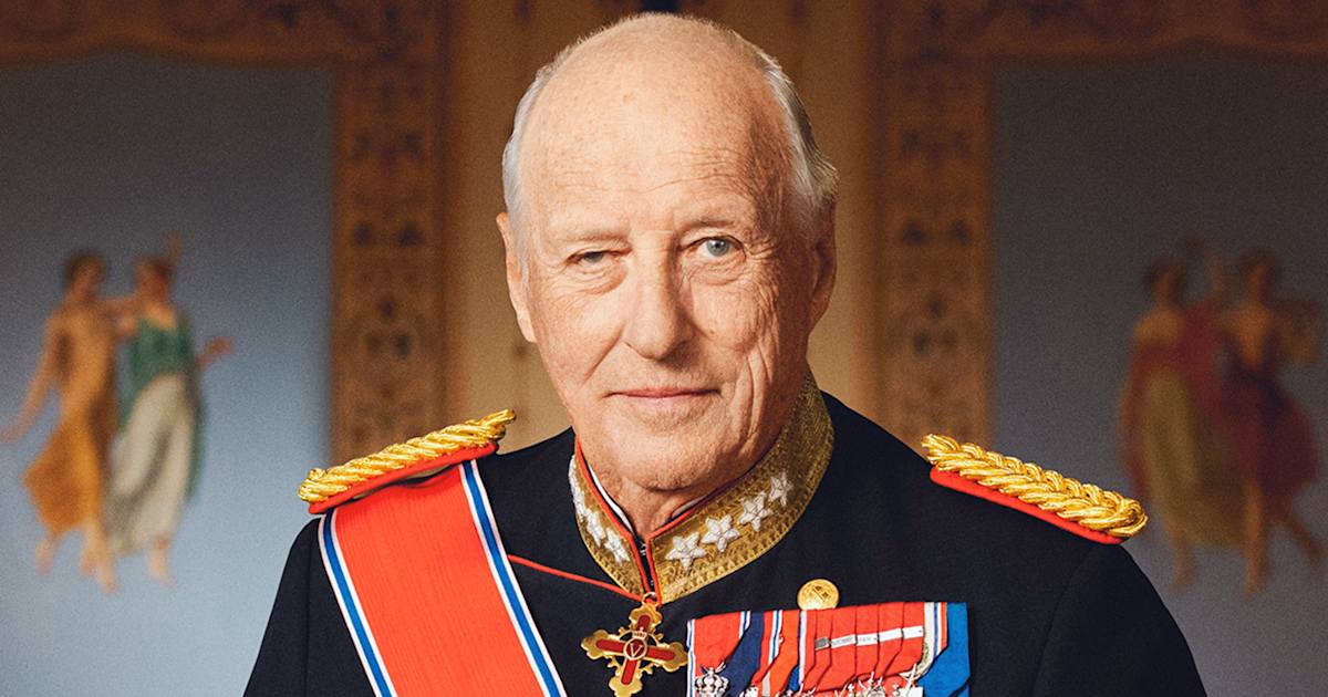 Biskop Varden ber för Harald V och den nye kungen
