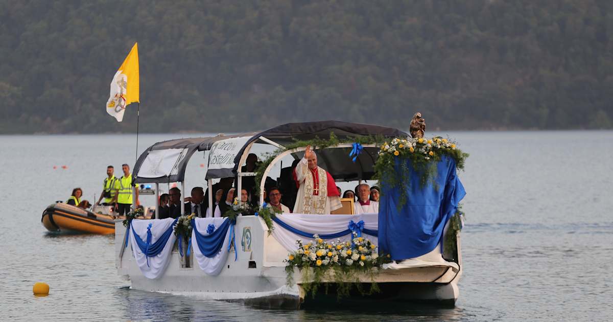 Marian procession på Lake Albano blev påvlig premiär