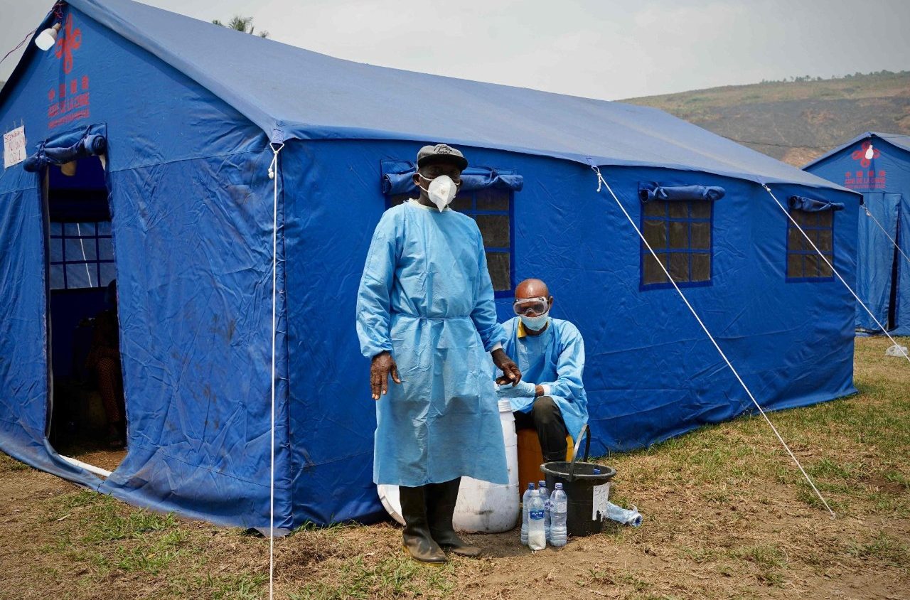 Påven ber om internationell hjälp till eboladrabbade