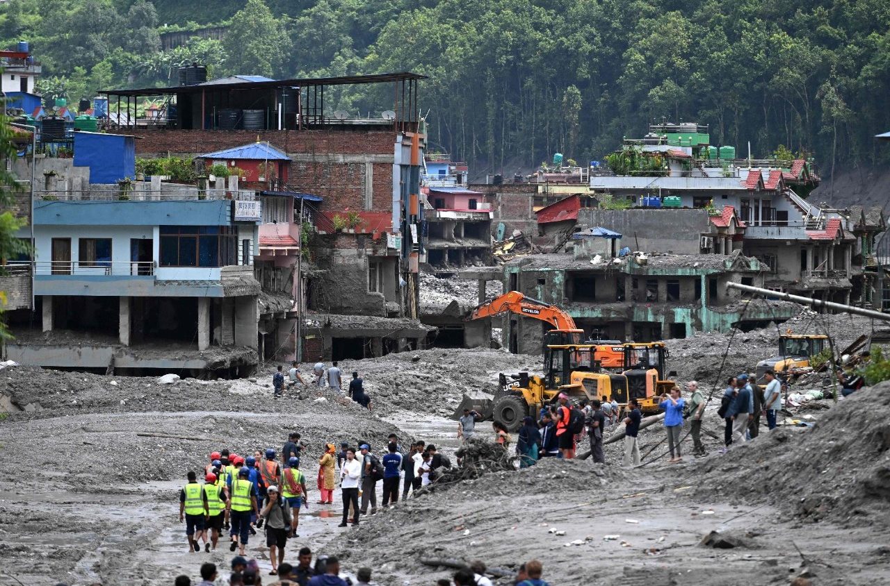 Påven skickar stöd till översvämningsoffer i Nepal
