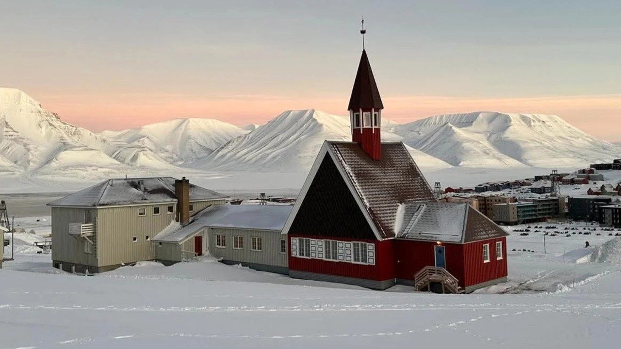 Hundra år av katolsk mässa på Svalbard